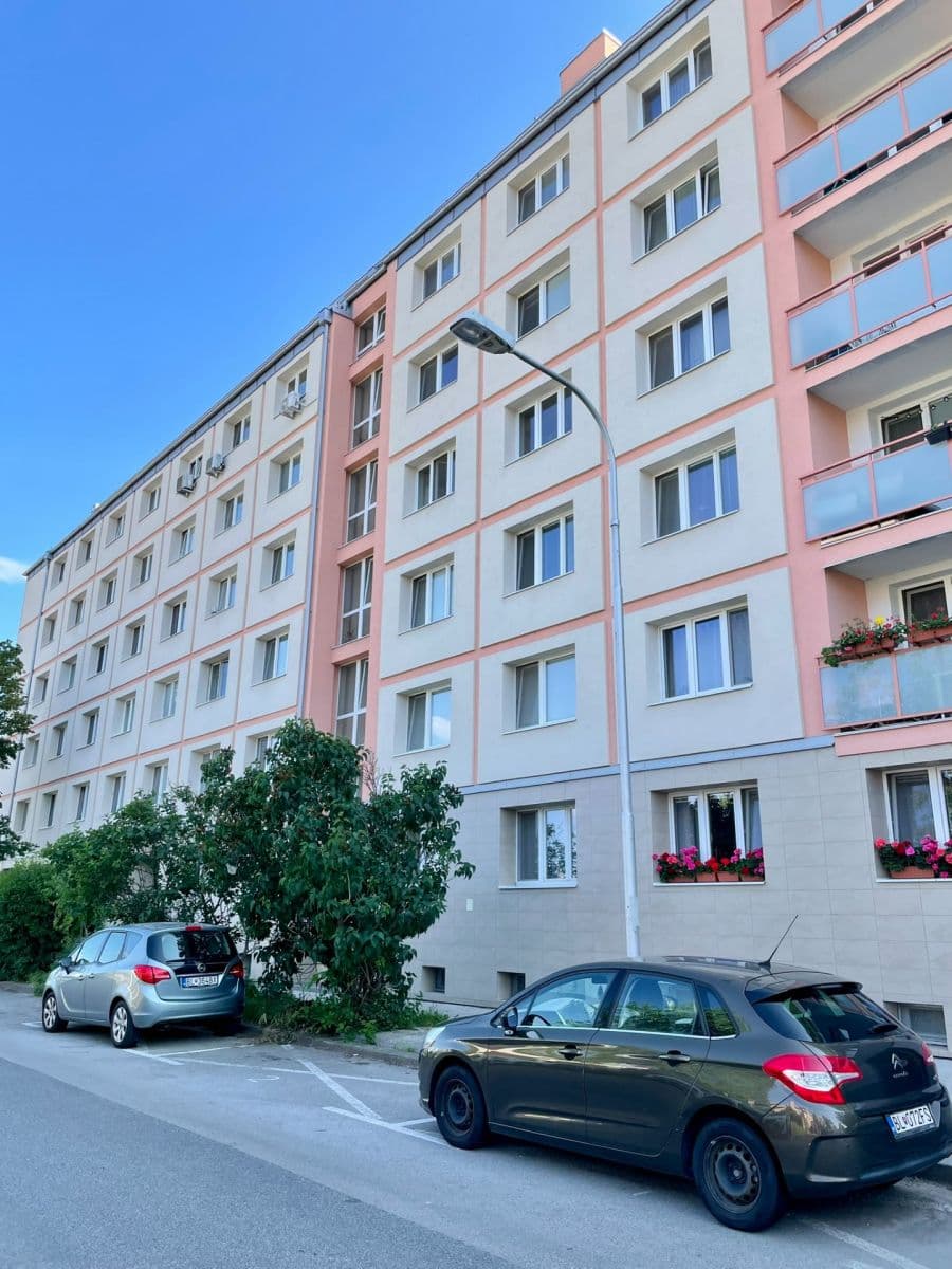 Pronájem bytu 1+1 25 m², Kominárska, Nové Mesto, Bratislavský kraj Pronájem bytu 1+1 25 m², Kominárska, Nové Mesto, Bratislavský kraj