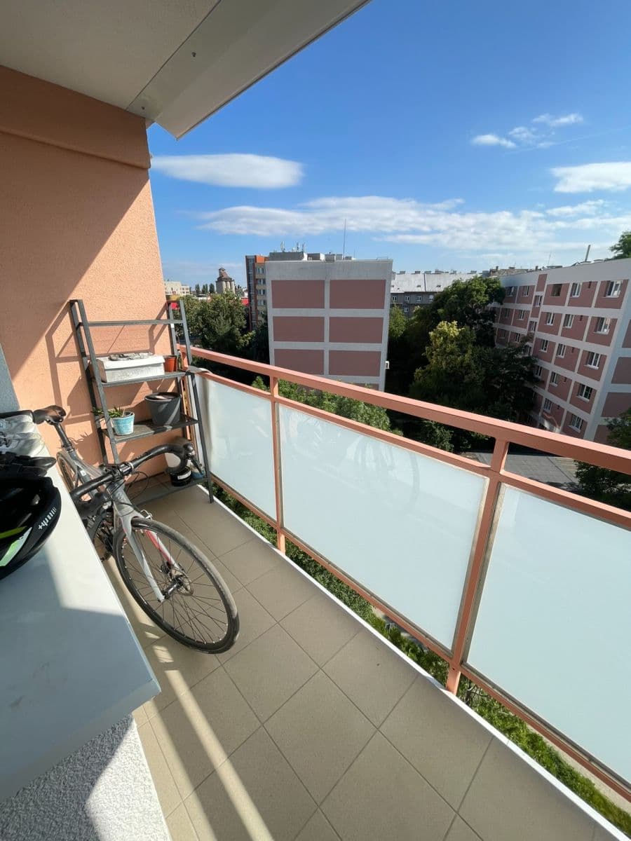 Pronájem bytu 1+1 25 m², Kominárska, Nové Mesto, Bratislavský kraj Pronájem bytu 1+1 25 m², Kominárska, Nové Mesto, Bratislavský kraj