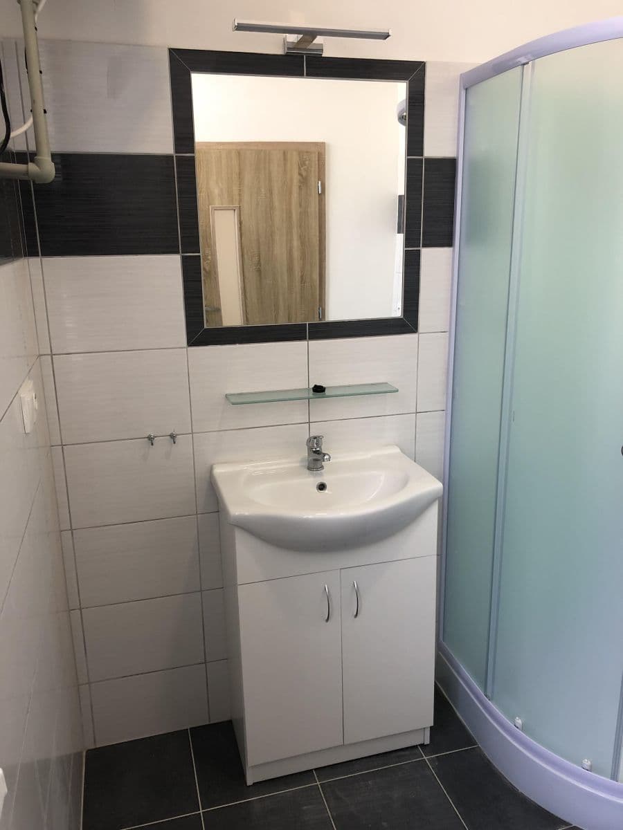 Pronájem bytu 1+kk 18 m², Riegrovo náměstí, Poděbrady, Středočeský kraj Pronájem bytu 1+kk 18 m², Riegrovo náměstí, Poděbrady, Středočeský kraj