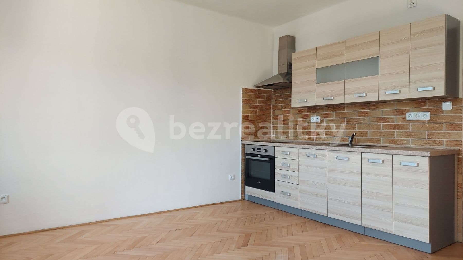 Pronájem bytu 3+kk 62 m², Tyršovo náměstí, Chrudim, Pardubický kraj Pronájem bytu 3+kk 62 m², Tyršovo náměstí, Chrudim, Pardubický kraj