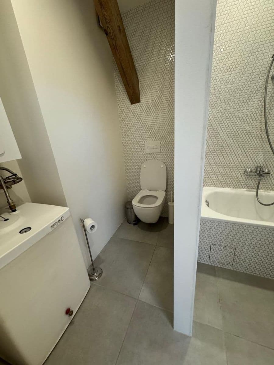 Pronájem bytu 2+kk 85 m², Jeronýmova, Praha, Praha Pronájem bytu 2+kk 85 m², Jeronýmova, Praha, Praha