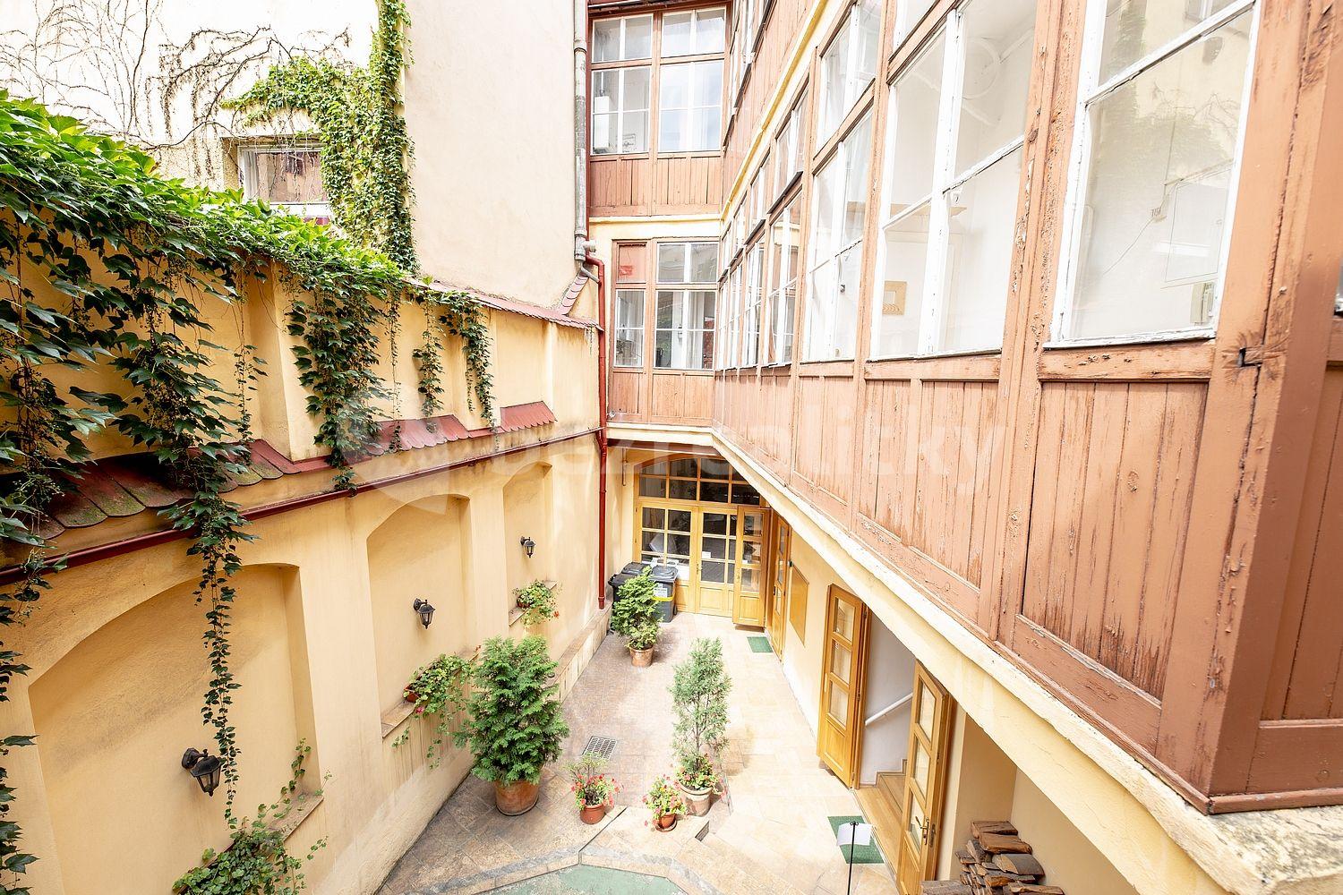 Pronájem bytu 1+kk 37 m², Klimentská, Praha, Praha