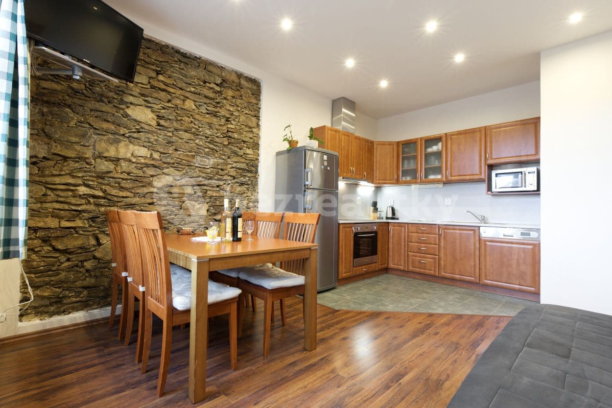 Pronájem bytu 3+kk 60 m², Náměstí, Kašperské Hory, Plzeňský kraj Pronájem bytu 3+kk 60 m², Náměstí, Kašperské Hory, Plzeňský kraj