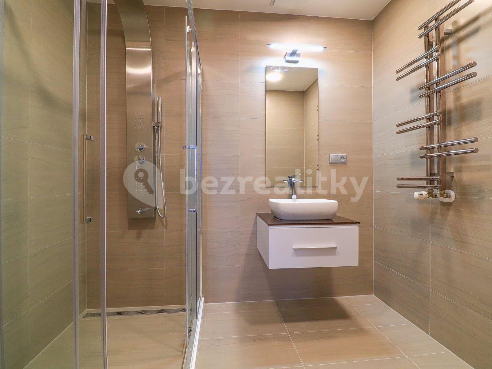 Pronájem bytu 2+kk 53 m², Na Spravedlnosti, Pardubice, Pardubický kraj Pronájem bytu 2+kk 53 m², Na Spravedlnosti, Pardubice, Pardubický kraj