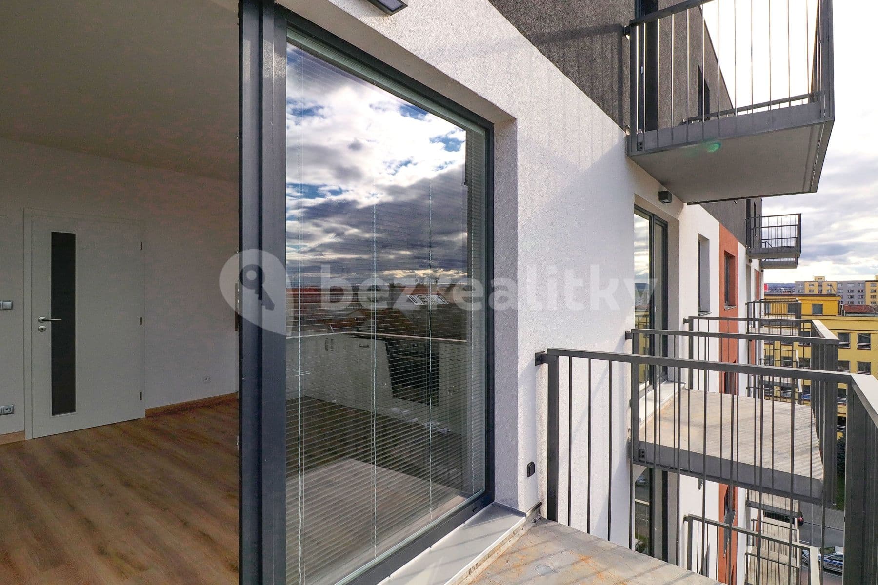 Pronájem bytu 2+kk 53 m², Na Spravedlnosti, Pardubice, Pardubický kraj Pronájem bytu 2+kk 53 m², Na Spravedlnosti, Pardubice, Pardubický kraj