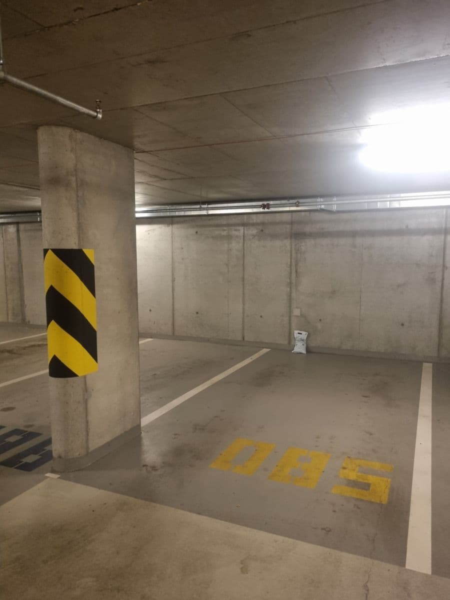 Pronájem garáže 18 m², Altajská, Praha, Praha Pronájem garáže 18 m², Altajská, Praha, Praha