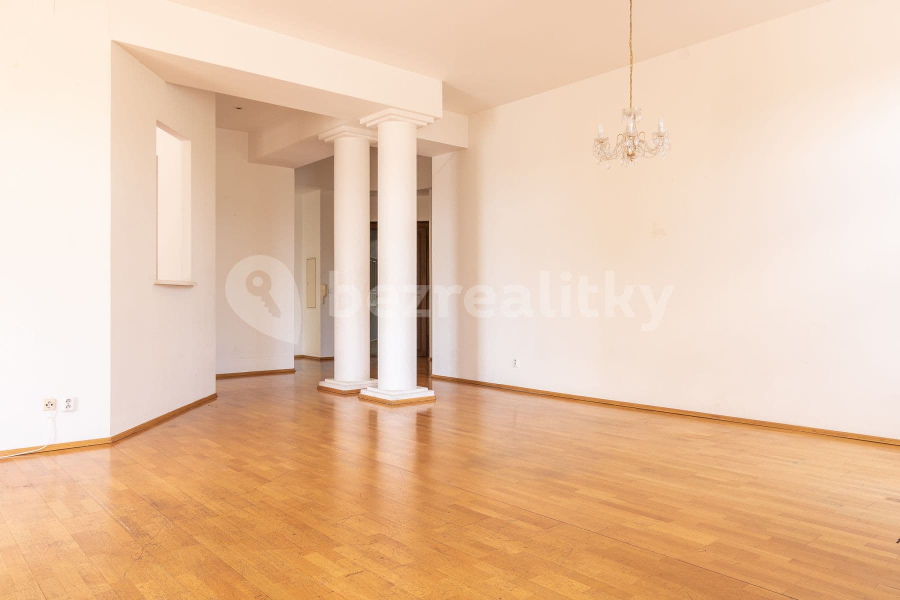 Pronájem bytu 3+1 136 m², Janáčkovo Nábřeží, Praha, Praha