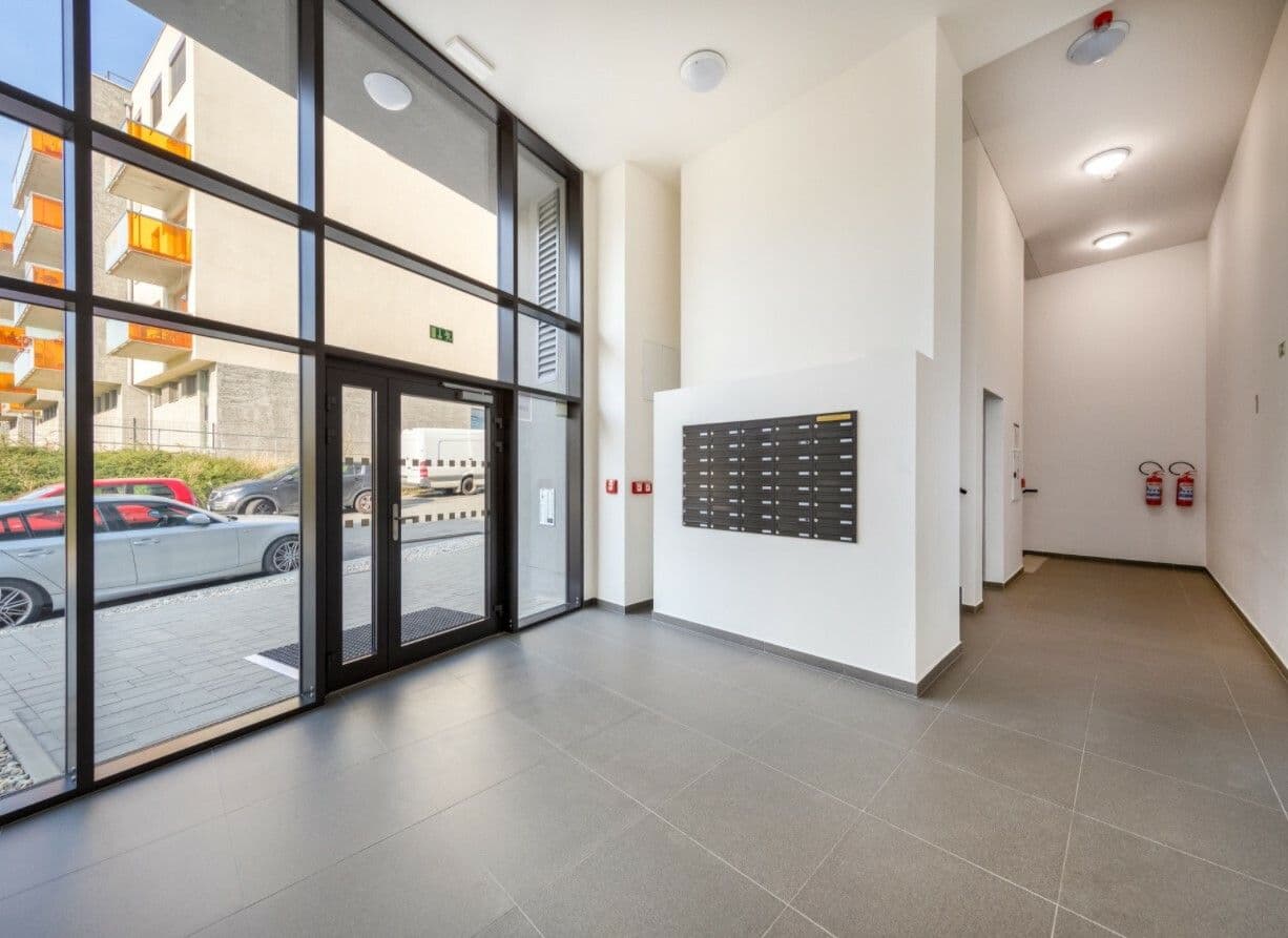 Pronájem bytu 1+kk 45 m², Československého exilu, Praha, Praha Pronájem bytu 1+kk 45 m², Československého exilu, Praha, Praha