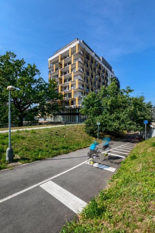 Pronájem bytu 1+kk 45 m², Československého exilu, Praha, Praha Pronájem bytu 1+kk 45 m², Československého exilu, Praha, Praha