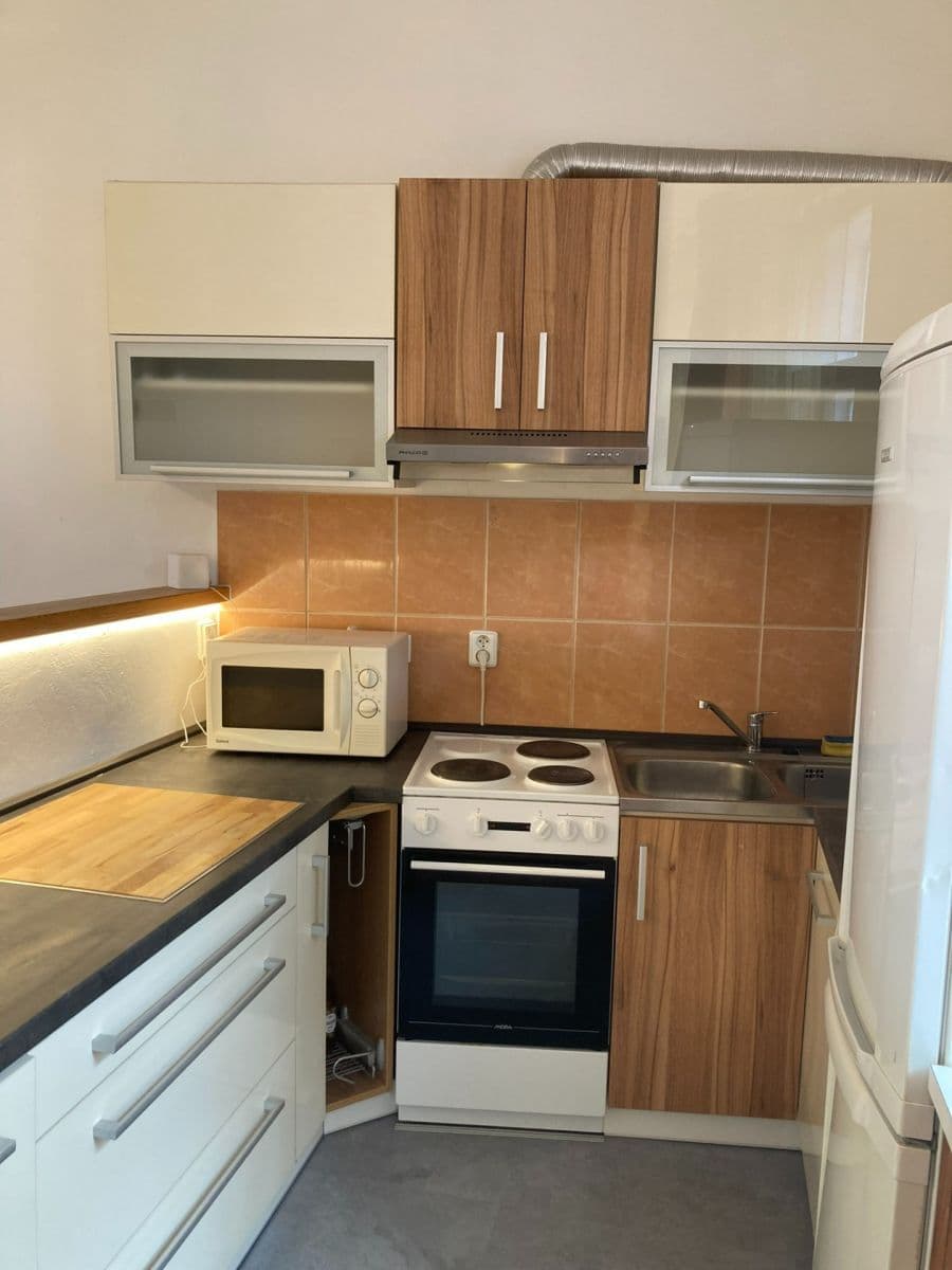 Pronájem bytu Garsoniéra 35 m², Emilie Floriánové, Jablonec nad Nisou, Liberecký kraj Pronájem bytu Garsoniéra 35 m², Emilie Floriánové, Jablonec nad Nisou, Liberecký kraj