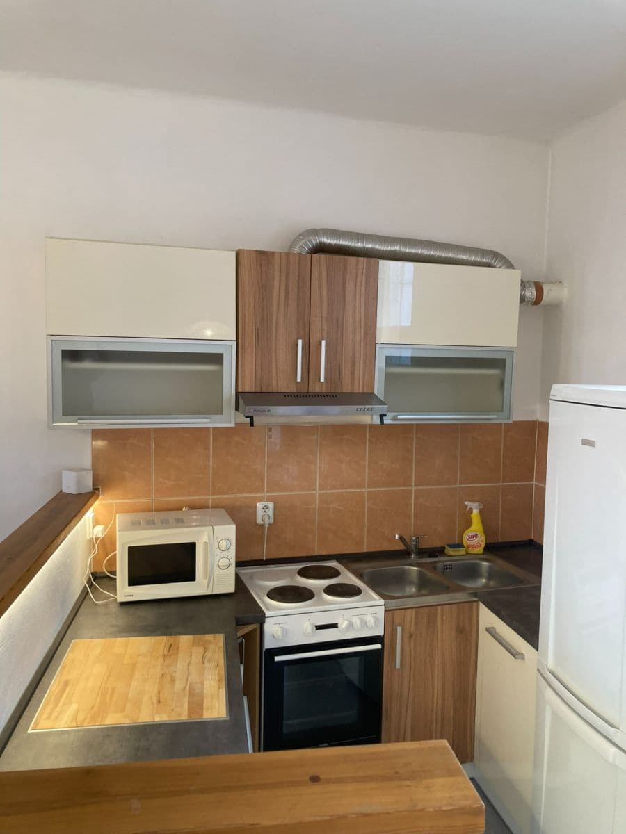 Pronájem bytu Garsoniéra 35 m², Emilie Floriánové, Jablonec nad Nisou, Liberecký kraj Pronájem bytu Garsoniéra 35 m², Emilie Floriánové, Jablonec nad Nisou, Liberecký kraj