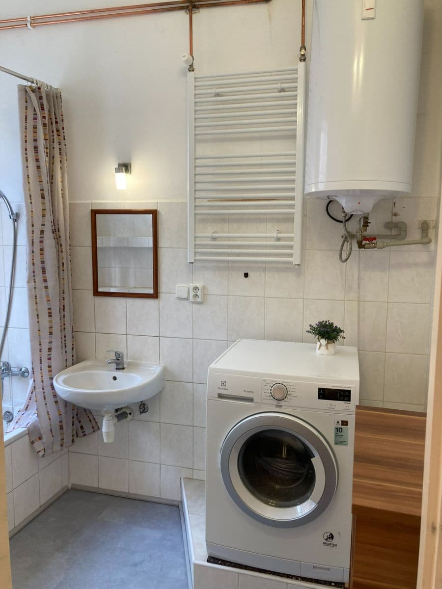 Pronájem bytu Garsoniéra 35 m², Emilie Floriánové, Jablonec nad Nisou, Liberecký kraj Pronájem bytu Garsoniéra 35 m², Emilie Floriánové, Jablonec nad Nisou, Liberecký kraj