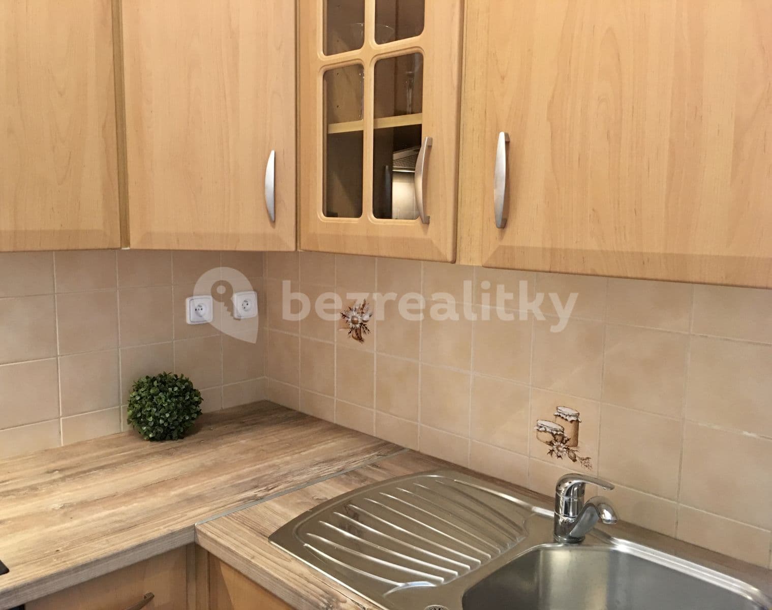 Pronájem bytu 1+kk 30 m², Za černým mostem, Praha, Praha Pronájem bytu 1+kk 30 m², Za černým mostem, Praha, Praha