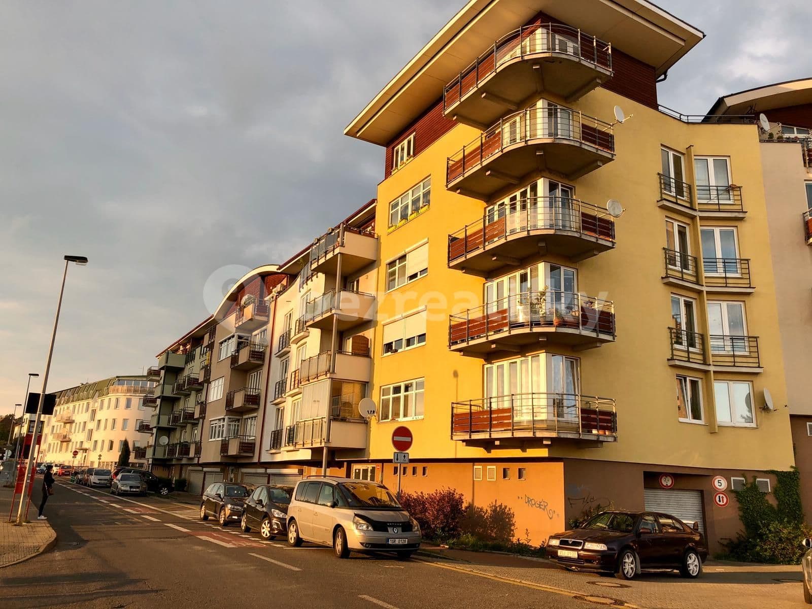 Pronájem bytu 1+kk 30 m², Za černým mostem, Praha, Praha Pronájem bytu 1+kk 30 m², Za černým mostem, Praha, Praha