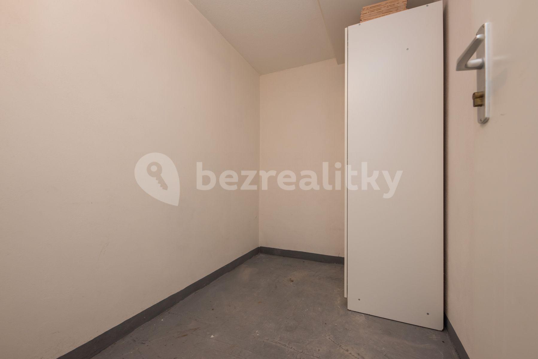 Pronájem bytu 1+kk 27 m², Štúrova, Praha, Praha