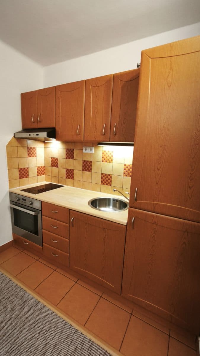 Pronájem bytu 1+kk 38 m², Kunštátská, Poděbrady, Středočeský kraj Pronájem bytu 1+kk 38 m², Kunštátská, Poděbrady, Středočeský kraj