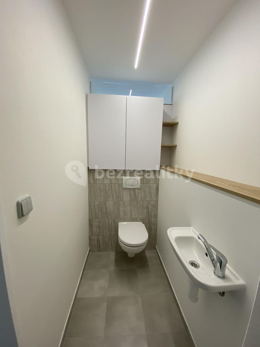 Pronájem bytu 1+kk 32 m², Topolová, Praha, Praha Pronájem bytu 1+kk 32 m², Topolová, Praha, Praha