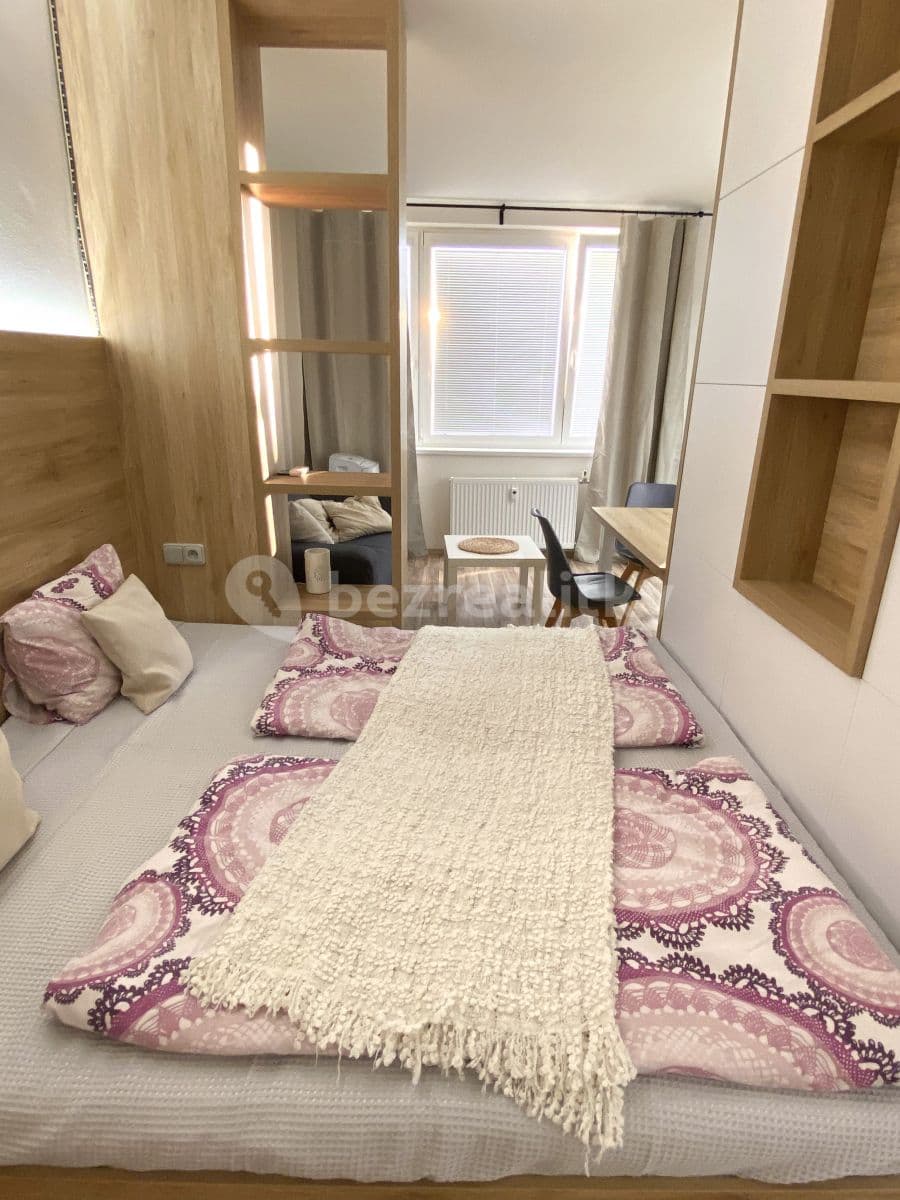 Pronájem bytu 1+kk 32 m², Topolová, Praha, Praha Pronájem bytu 1+kk 32 m², Topolová, Praha, Praha