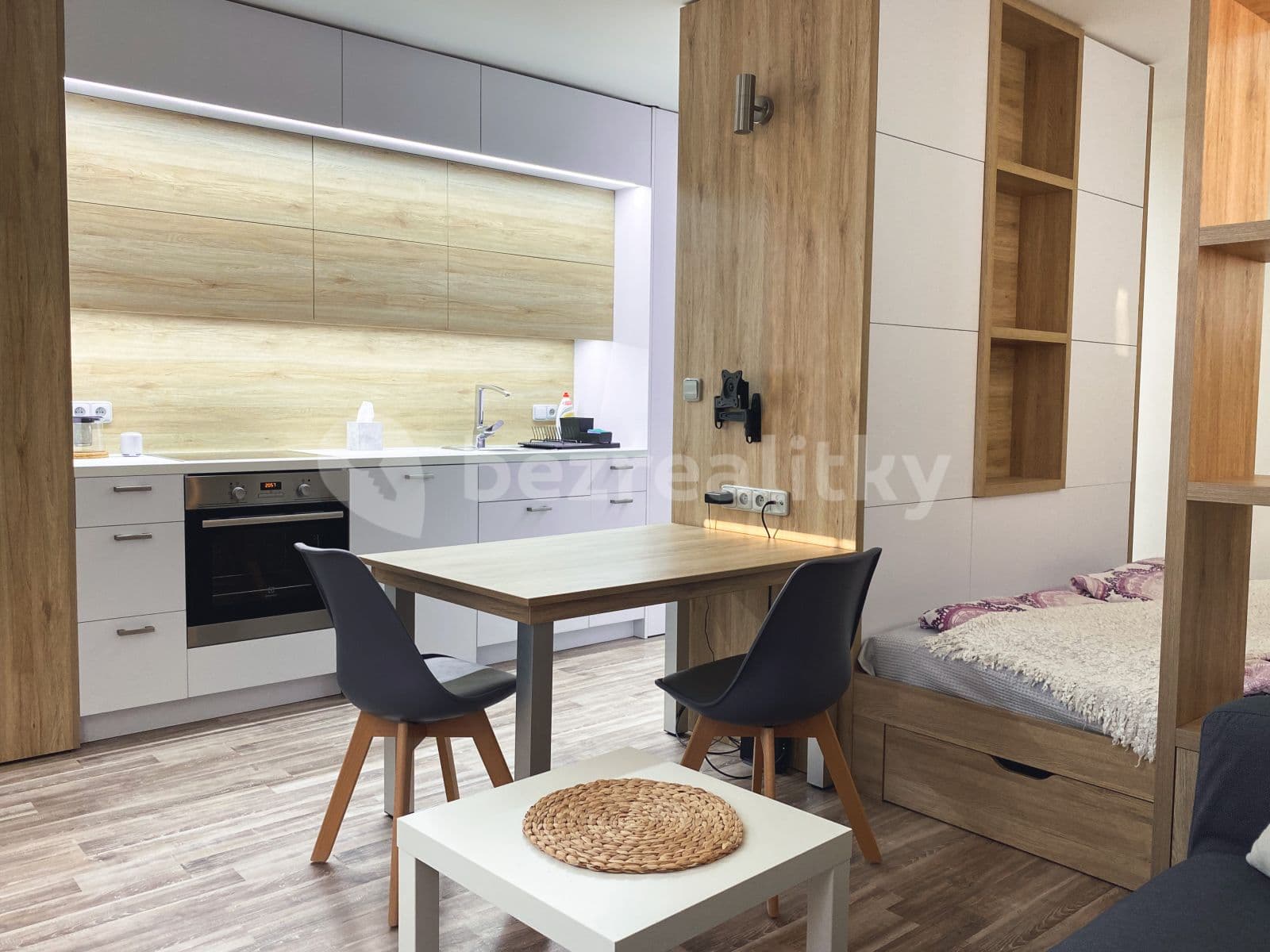 Pronájem bytu 1+kk 32 m², Topolová, Praha, Praha Pronájem bytu 1+kk 32 m², Topolová, Praha, Praha