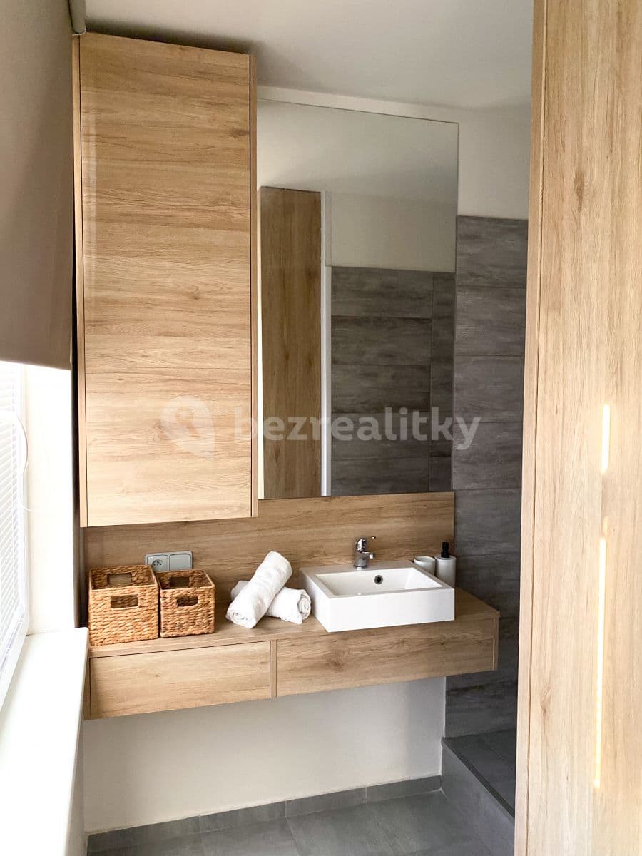 Pronájem bytu 1+kk 32 m², Topolová, Praha, Praha Pronájem bytu 1+kk 32 m², Topolová, Praha, Praha