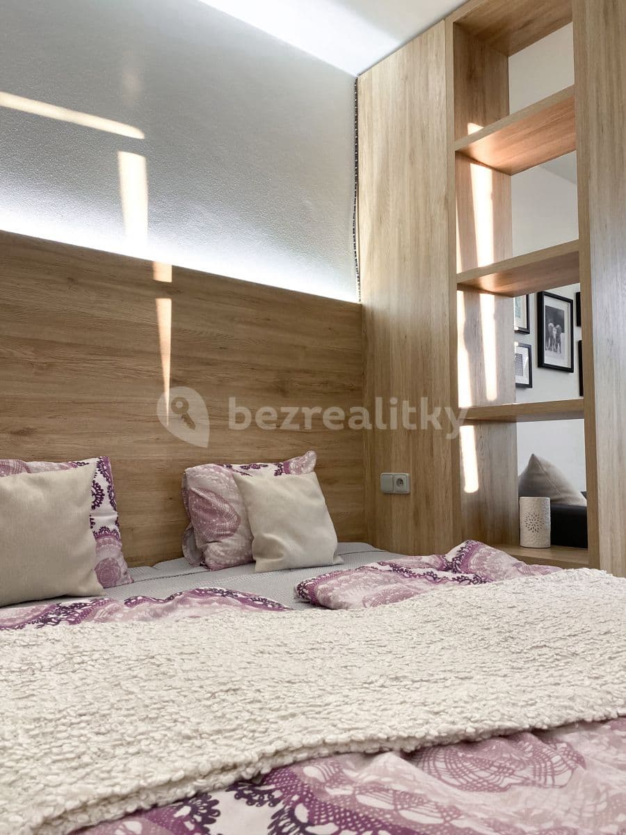 Pronájem bytu 1+kk 32 m², Topolová, Praha, Praha Pronájem bytu 1+kk 32 m², Topolová, Praha, Praha