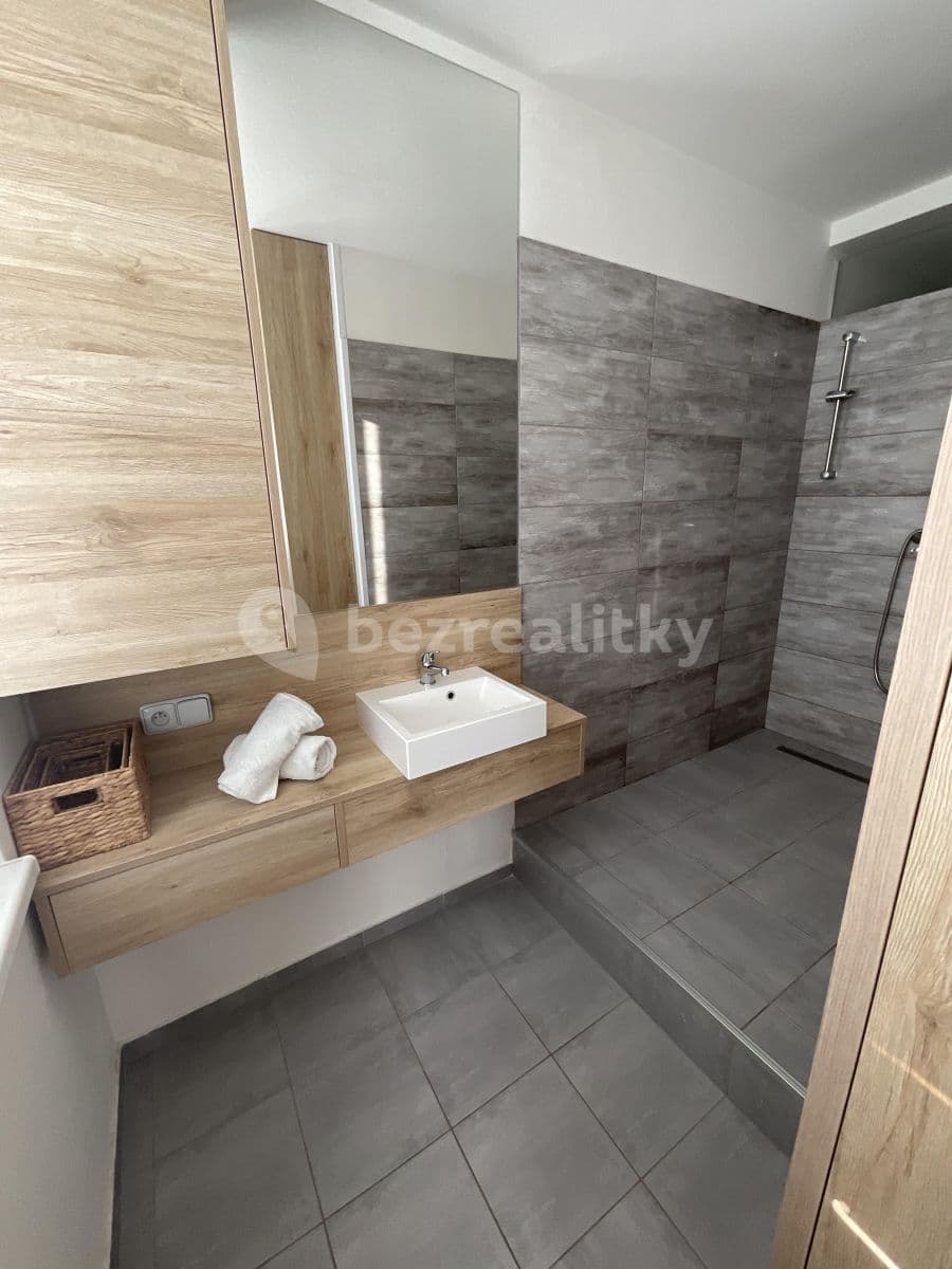 Pronájem bytu 1+kk 32 m², Topolová, Praha, Praha Pronájem bytu 1+kk 32 m², Topolová, Praha, Praha