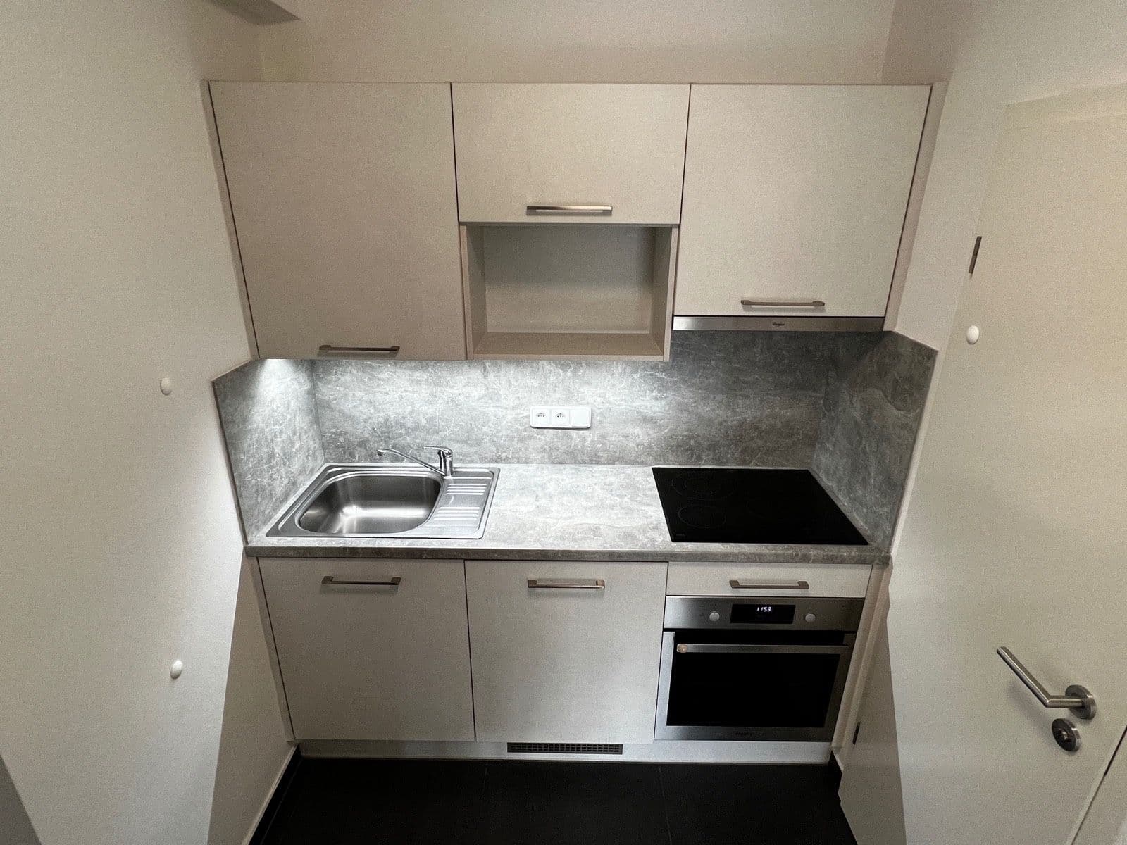Pronájem bytu 1+kk 32 m², Omská, Praha, Praha Pronájem bytu 1+kk 32 m², Omská, Praha, Praha