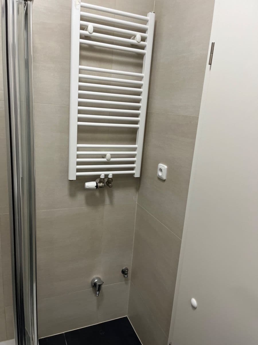 Pronájem bytu 1+kk 28 m², Omská, Praha, Praha Pronájem bytu 1+kk 28 m², Omská, Praha, Praha