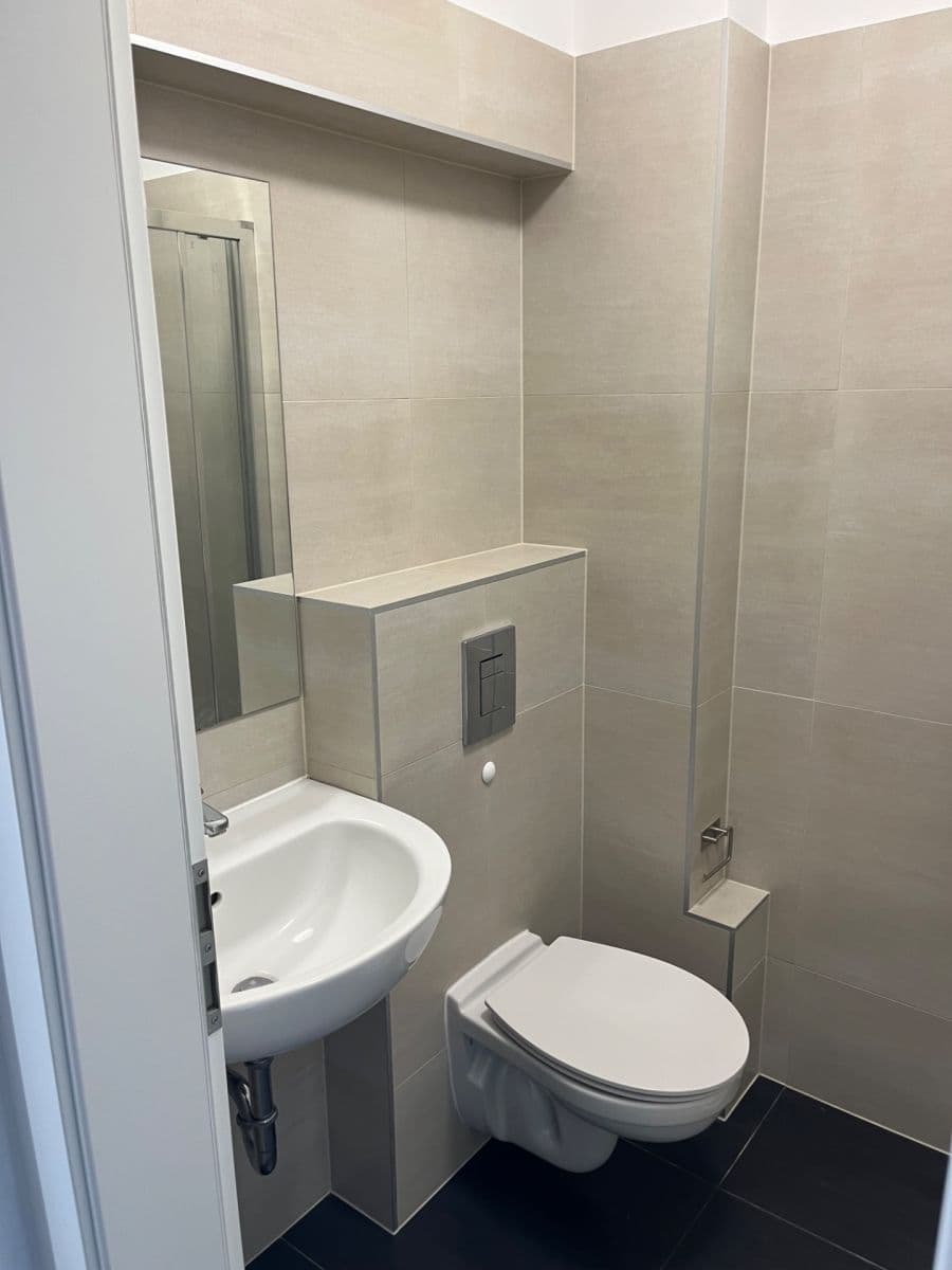 Pronájem bytu 1+kk 28 m², Omská, Praha, Praha Pronájem bytu 1+kk 28 m², Omská, Praha, Praha