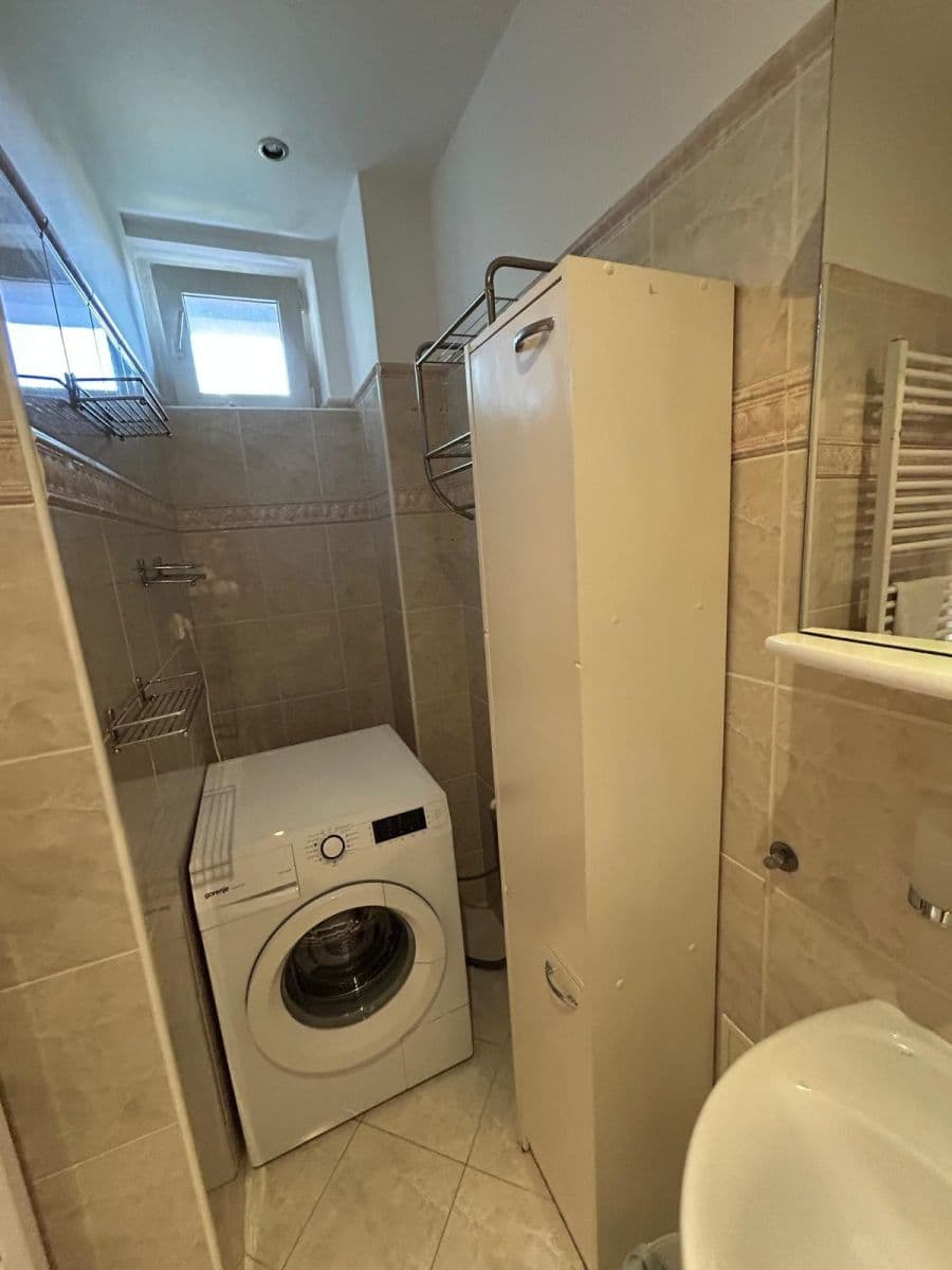 Pronájem bytu 2+kk 42 m², Humpolecká, Praha, Praha Pronájem bytu 2+kk 42 m², Humpolecká, Praha, Praha