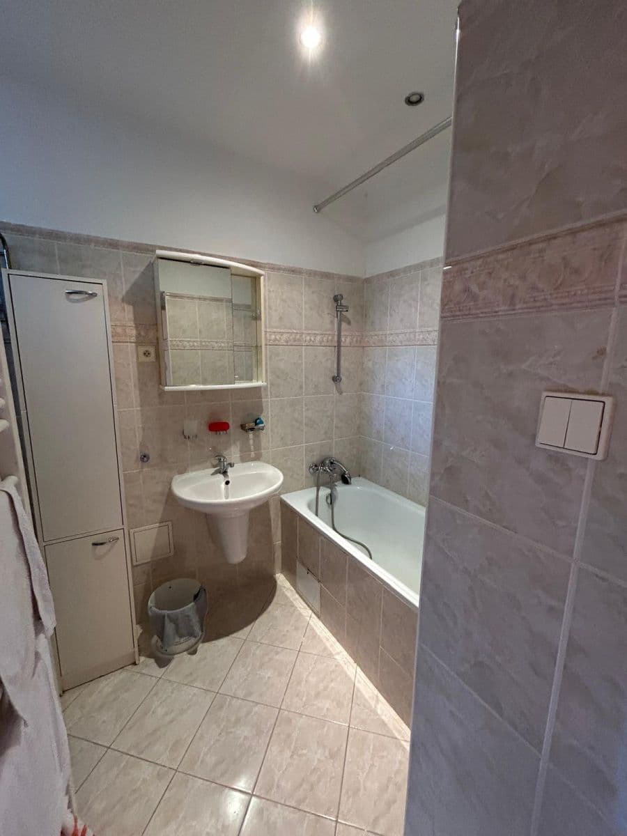 Pronájem bytu 2+kk 42 m², Humpolecká, Praha, Praha Pronájem bytu 2+kk 42 m², Humpolecká, Praha, Praha
