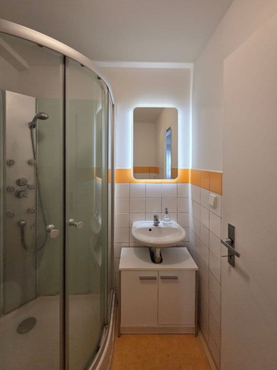 Pronájem bytu 1+kk 25 m², Zbynická, Praha, Praha Pronájem bytu 1+kk 25 m², Zbynická, Praha, Praha