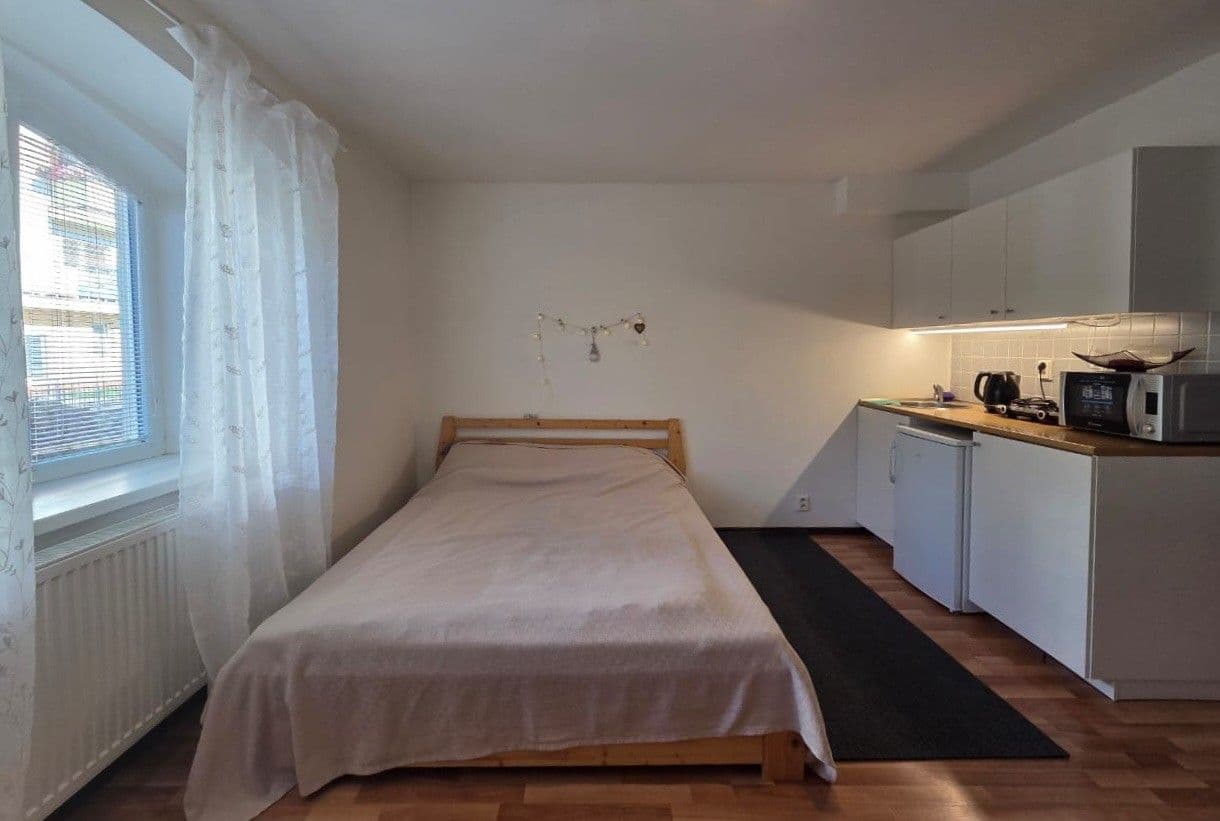 Pronájem bytu 1+kk 25 m², Zbynická, Praha, Praha Pronájem bytu 1+kk 25 m², Zbynická, Praha, Praha