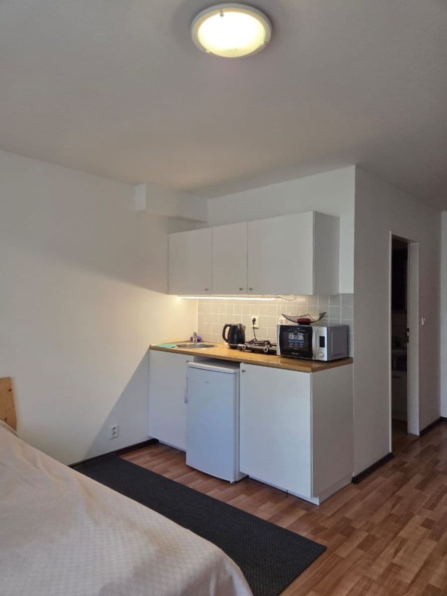 Pronájem bytu 1+kk 25 m², Zbynická, Praha, Praha Pronájem bytu 1+kk 25 m², Zbynická, Praha, Praha
