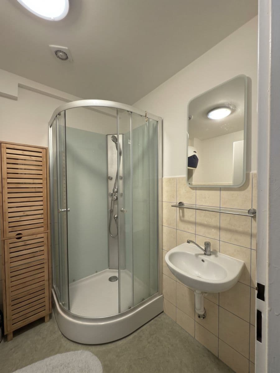 Pronájem bytu 1+kk 25 m², Zbynická, Praha, Praha Pronájem bytu 1+kk 25 m², Zbynická, Praha, Praha