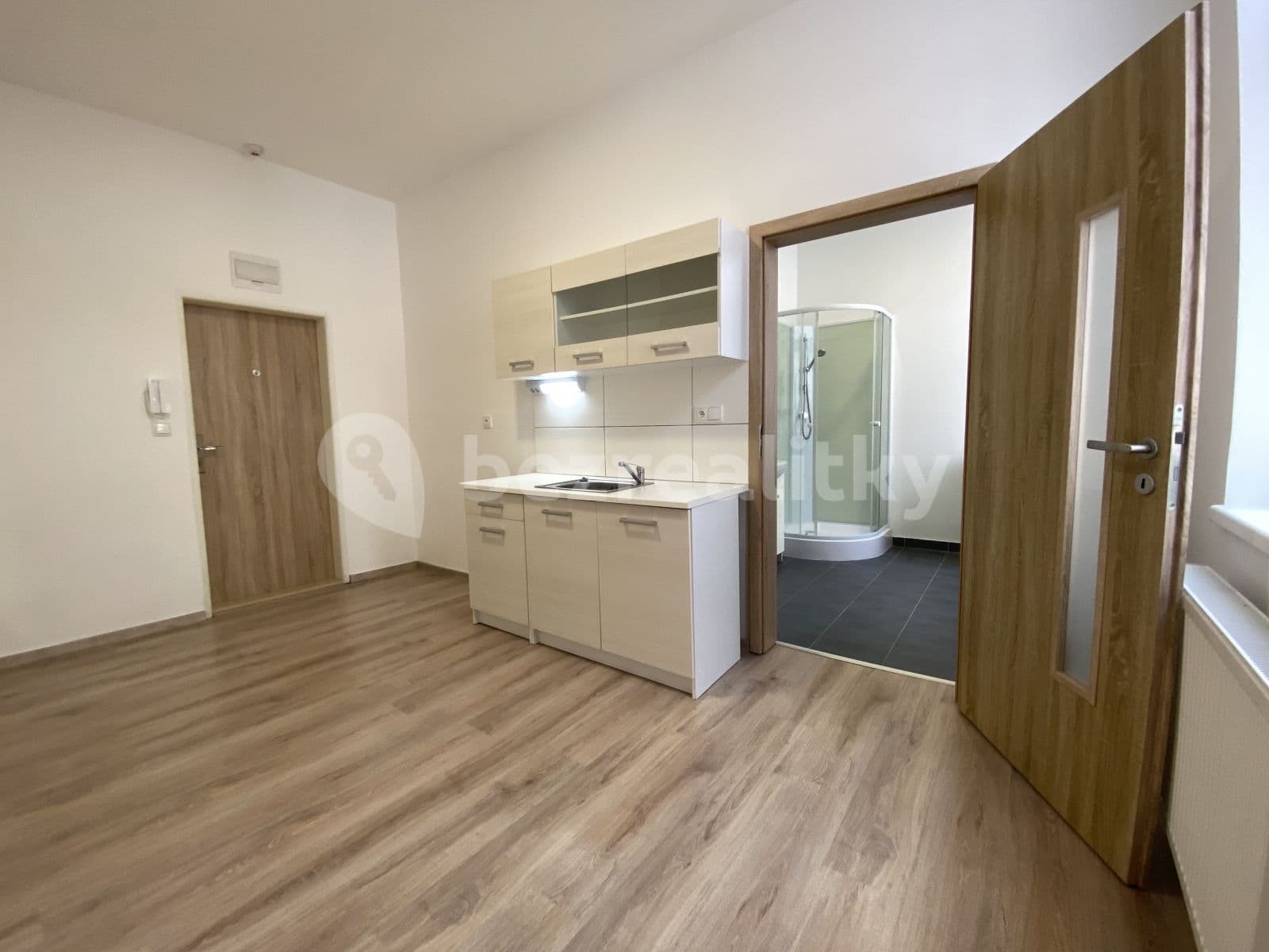 Pronájem bytu 1+kk 18 m², Riegrovo Náměstí, Poděbrady, Středočeský kraj Pronájem bytu 1+kk 18 m², Riegrovo Náměstí, Poděbrady, Středočeský kraj