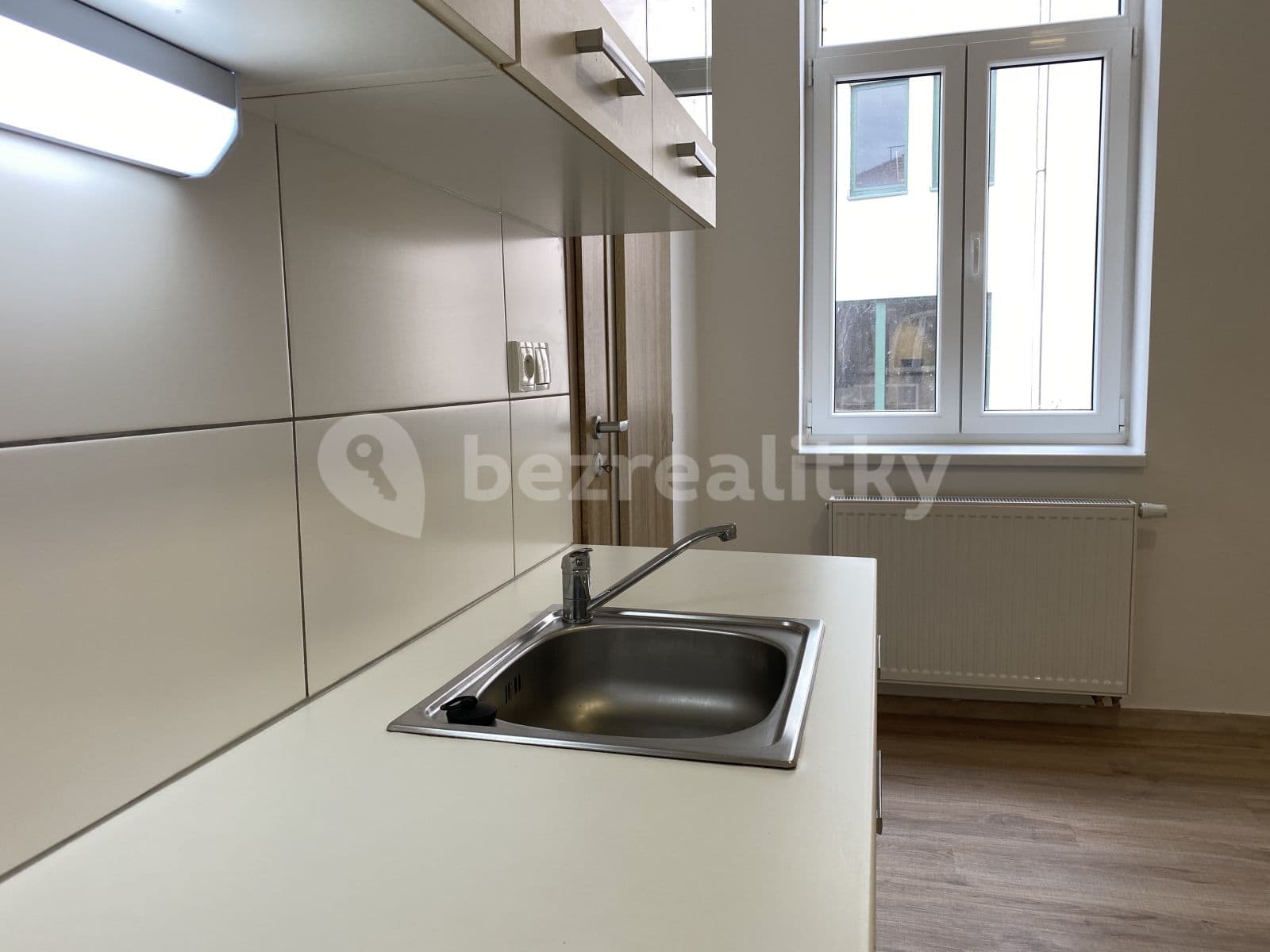 Pronájem bytu 1+kk 18 m², Riegrovo Náměstí, Poděbrady, Středočeský kraj Pronájem bytu 1+kk 18 m², Riegrovo Náměstí, Poděbrady, Středočeský kraj