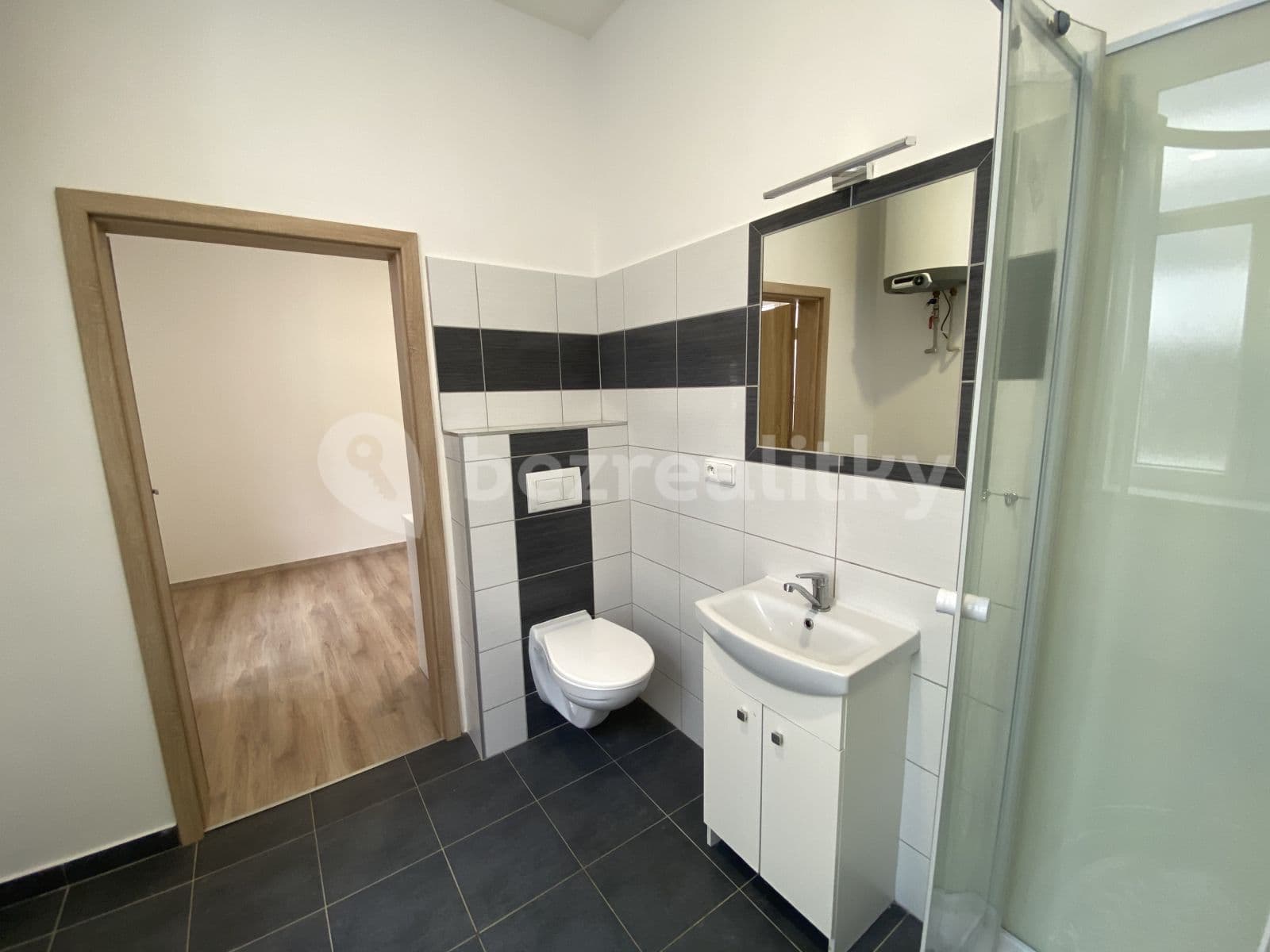 Pronájem bytu 1+kk 18 m², Riegrovo Náměstí, Poděbrady, Středočeský kraj Pronájem bytu 1+kk 18 m², Riegrovo Náměstí, Poděbrady, Středočeský kraj