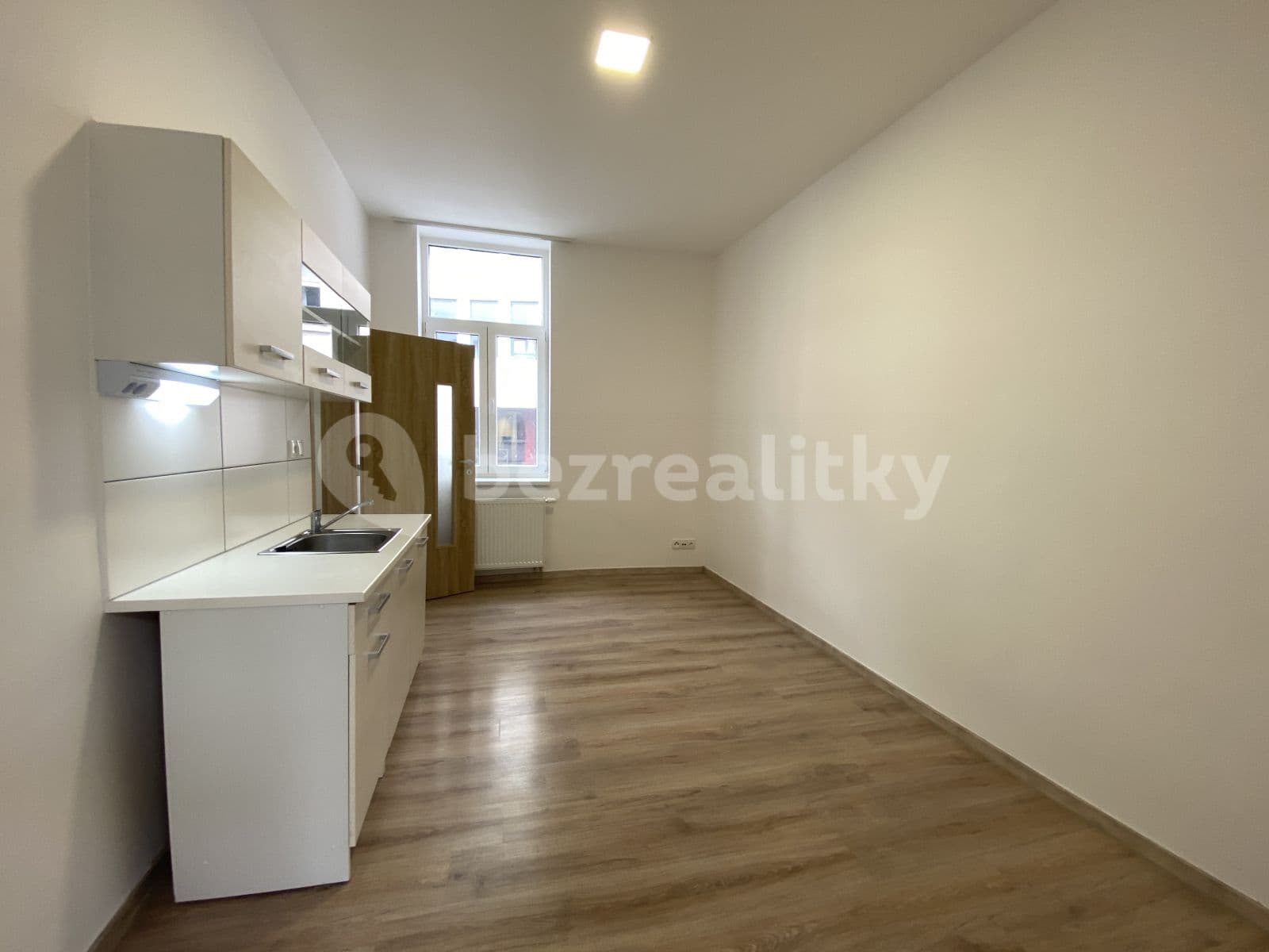 Pronájem bytu 1+kk 18 m², Riegrovo Náměstí, Poděbrady, Středočeský kraj Pronájem bytu 1+kk 18 m², Riegrovo Náměstí, Poděbrady, Středočeský kraj