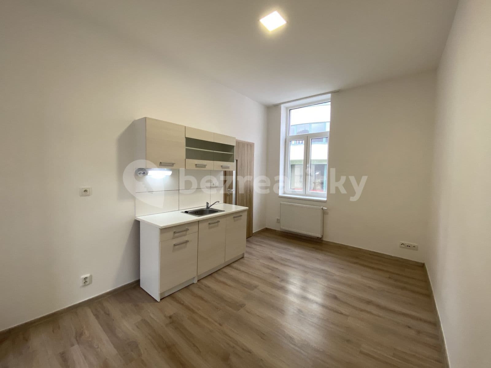 Pronájem bytu 1+kk 18 m², Riegrovo Náměstí, Poděbrady, Středočeský kraj Pronájem bytu 1+kk 18 m², Riegrovo Náměstí, Poděbrady, Středočeský kraj