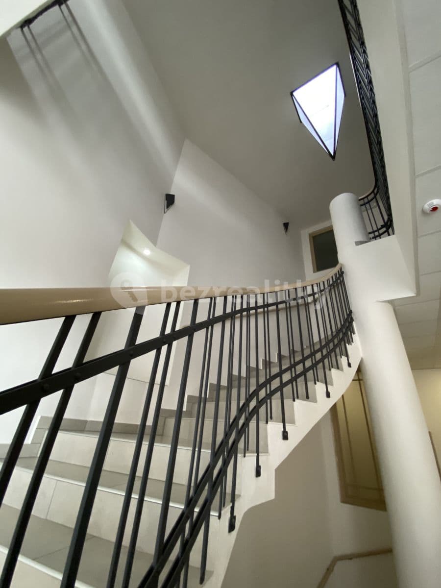 Pronájem bytu 1+kk 18 m², Riegrovo Náměstí, Poděbrady, Středočeský kraj Pronájem bytu 1+kk 18 m², Riegrovo Náměstí, Poděbrady, Středočeský kraj