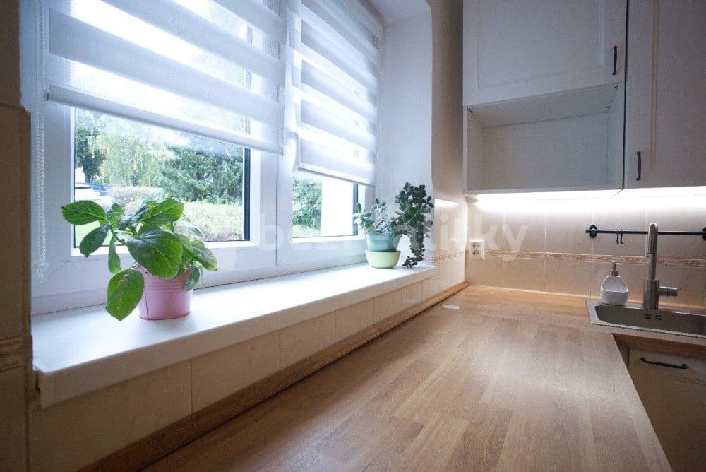 Pronájem bytu 2+1 57 m², Pod Školou, Ústí nad Labem, Ústecký kraj Pronájem bytu 2+1 57 m², Pod Školou, Ústí nad Labem, Ústecký kraj