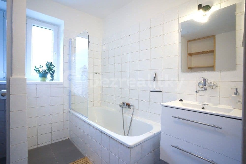 Pronájem bytu 2+1 57 m², Pod Školou, Ústí nad Labem, Ústecký kraj Pronájem bytu 2+1 57 m², Pod Školou, Ústí nad Labem, Ústecký kraj