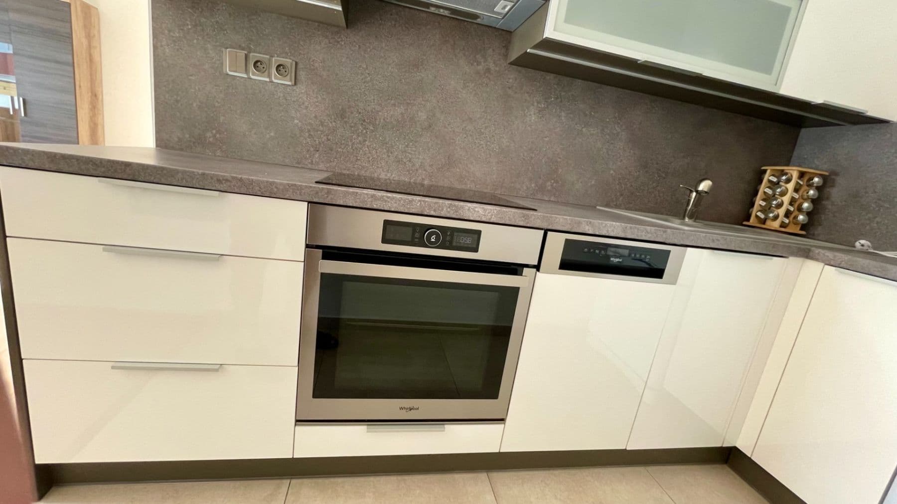 Pronájem bytu 2+kk 53 m², Brno, Jihomoravský kraj Pronájem bytu 2+kk 53 m², Brno, Jihomoravský kraj