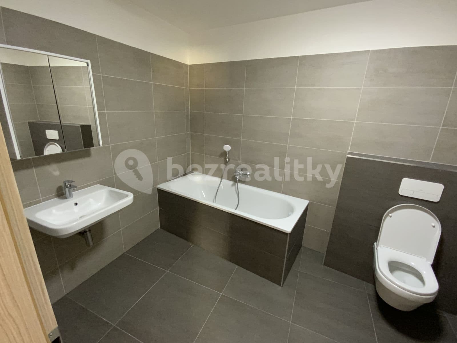 Pronájem bytu 1+kk 65 m², Masarykovo náměstí, Šlapanice, Jihomoravský kraj Pronájem bytu 1+kk 65 m², Masarykovo náměstí, Šlapanice, Jihomoravský kraj