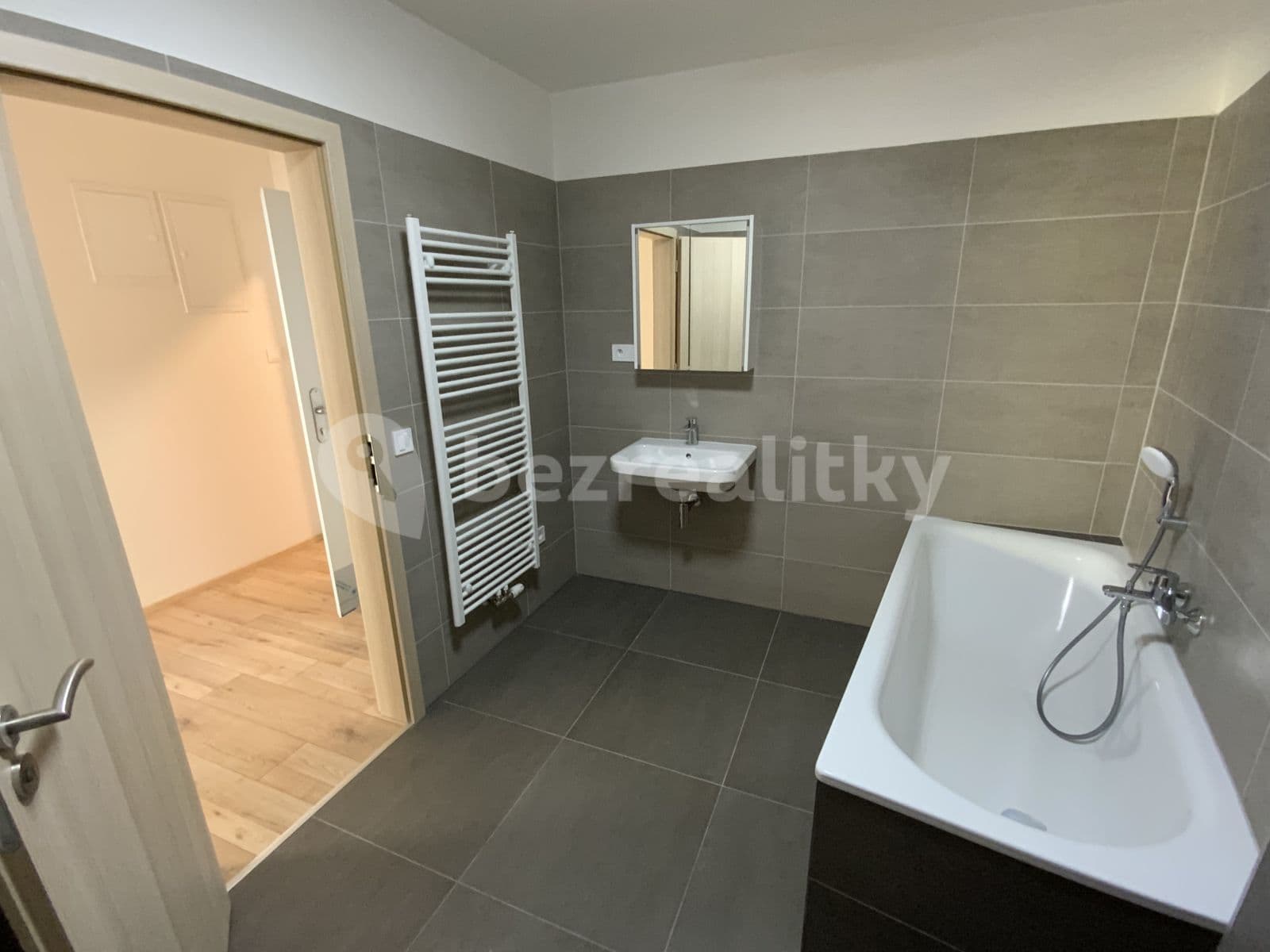 Pronájem bytu 1+kk 65 m², Masarykovo náměstí, Šlapanice, Jihomoravský kraj Pronájem bytu 1+kk 65 m², Masarykovo náměstí, Šlapanice, Jihomoravský kraj