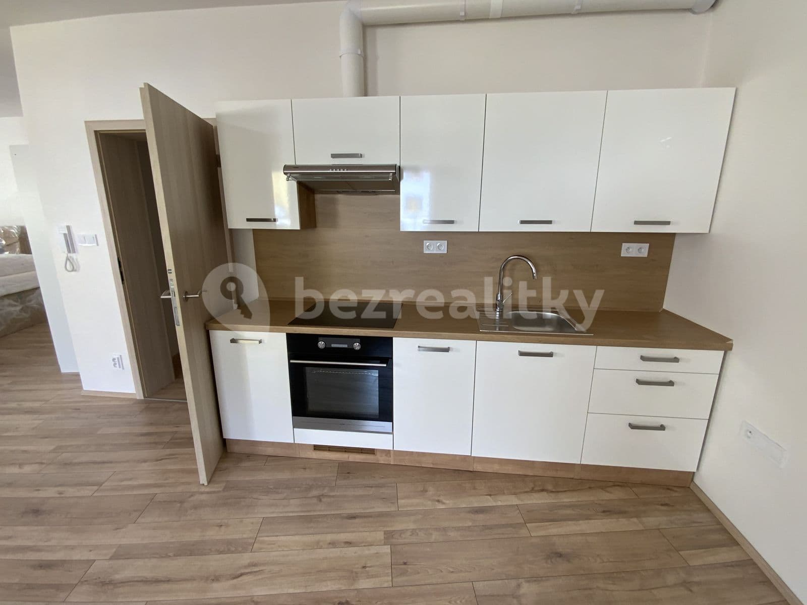 Pronájem bytu 1+kk 65 m², Masarykovo náměstí, Šlapanice, Jihomoravský kraj Pronájem bytu 1+kk 65 m², Masarykovo náměstí, Šlapanice, Jihomoravský kraj