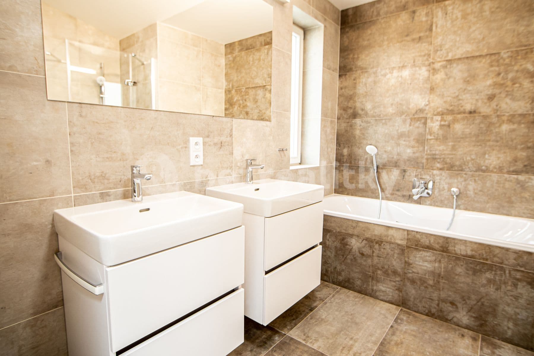 Pronájem bytu 5+kk 184 m², Lípová, Praha, Praha Pronájem bytu 5+kk 184 m², Lípová, Praha, Praha