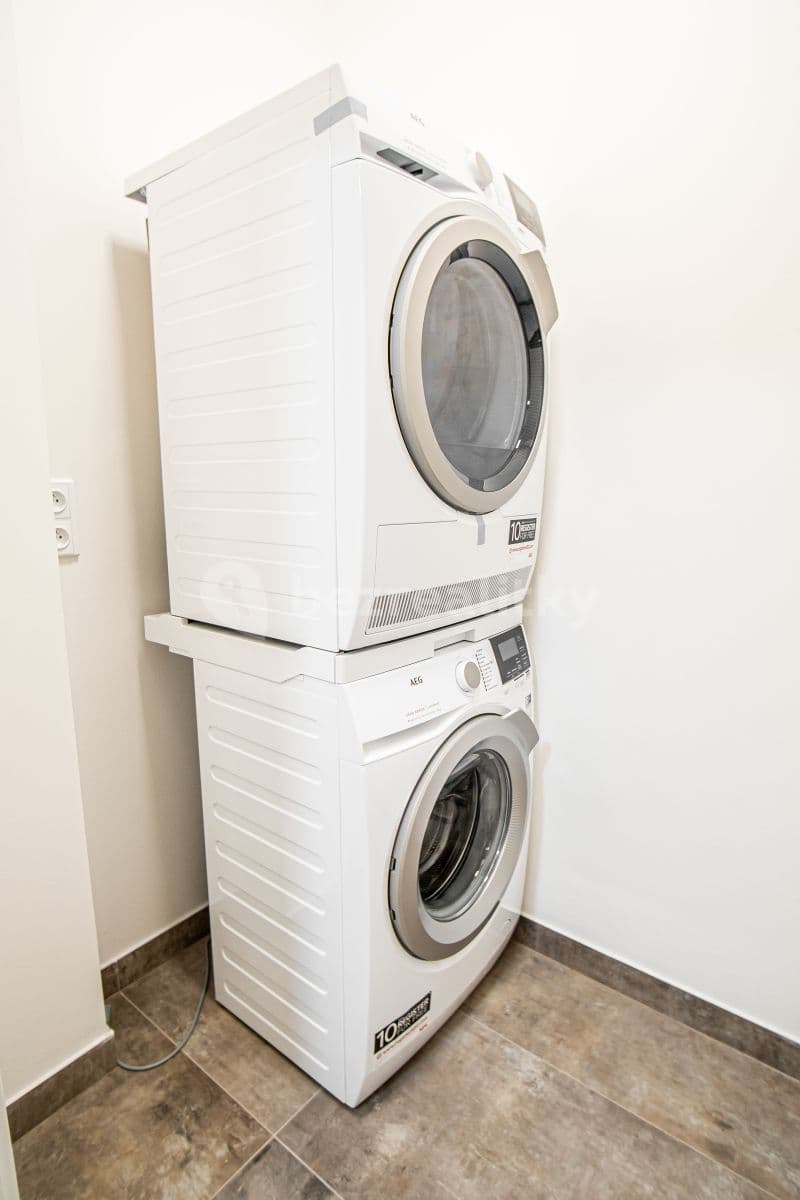 Pronájem bytu 5+kk 184 m², Lípová, Praha, Praha Pronájem bytu 5+kk 184 m², Lípová, Praha, Praha