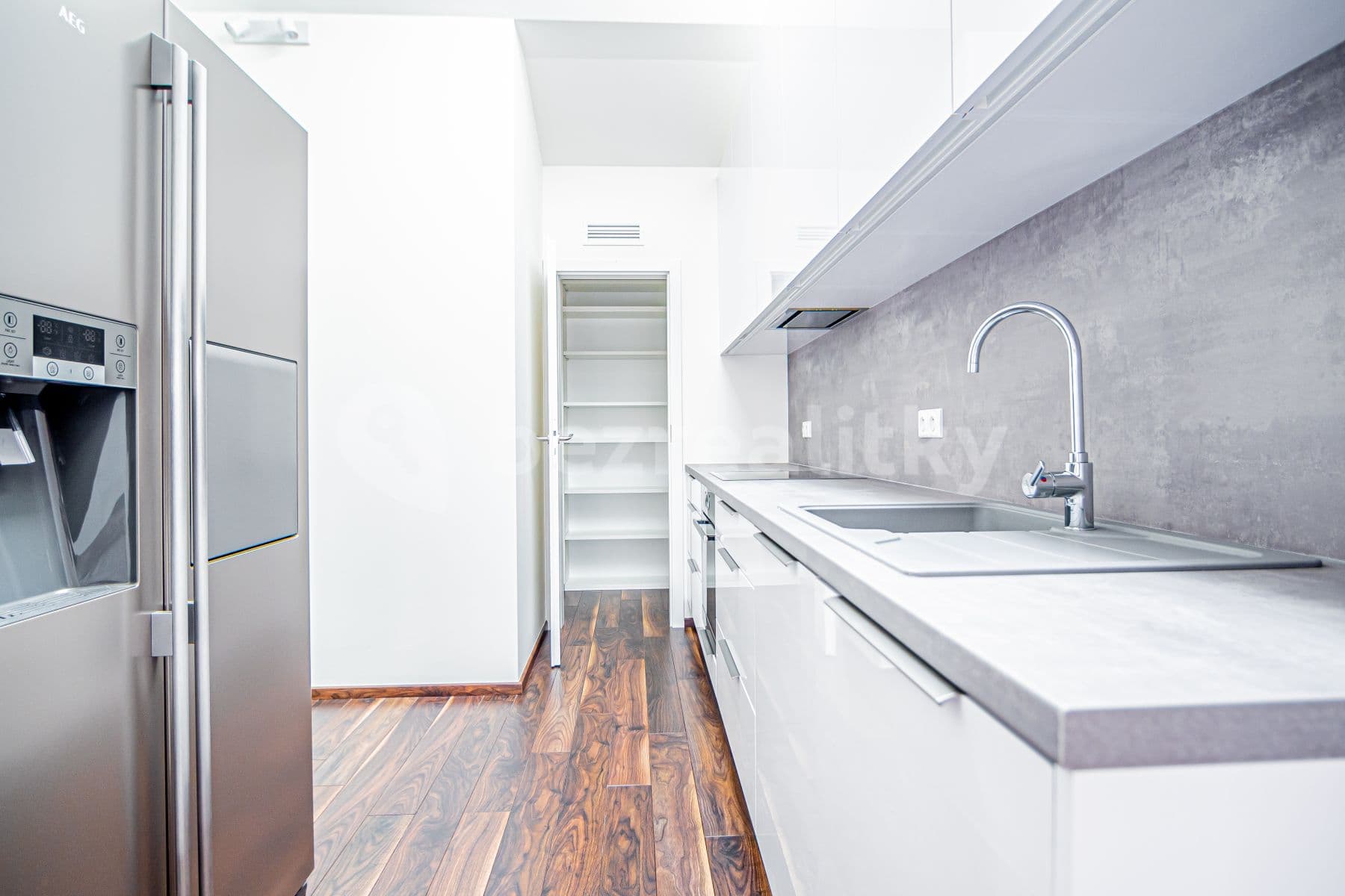 Pronájem bytu 5+kk 184 m², Lípová, Praha, Praha Pronájem bytu 5+kk 184 m², Lípová, Praha, Praha